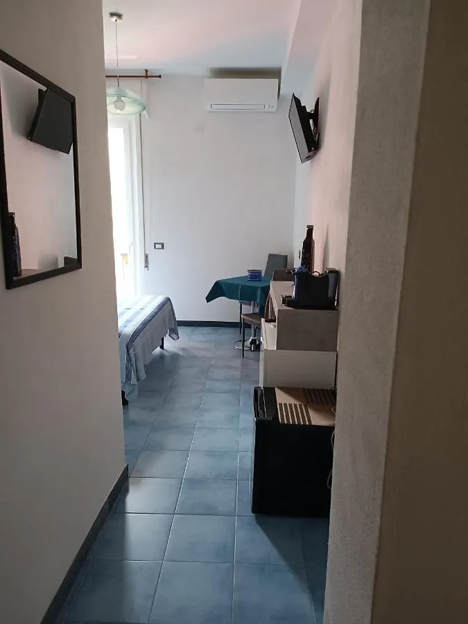 Villa Caribe Affittacamere Монтероссо-аль-Маре 2*,