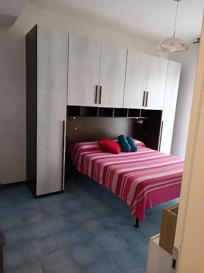 Villa Caribe Affittacamere Монтероссо-аль-Маре Италия