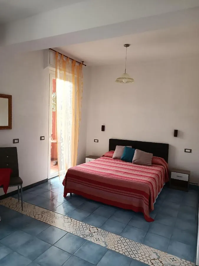 Villa Caribe Affittacamere Монтероссо-аль-Маре Гостевой дом